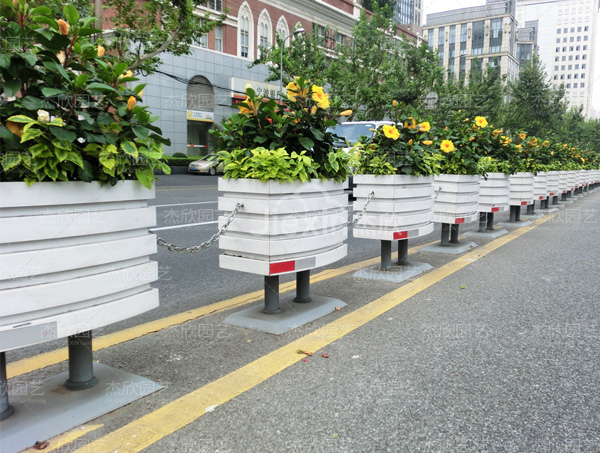 Pvc花箱和塑木花箱有什么不同？