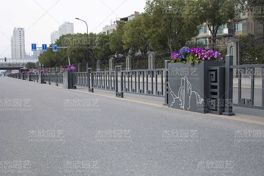 景观道路花箱和传统道路花箱有何不同？