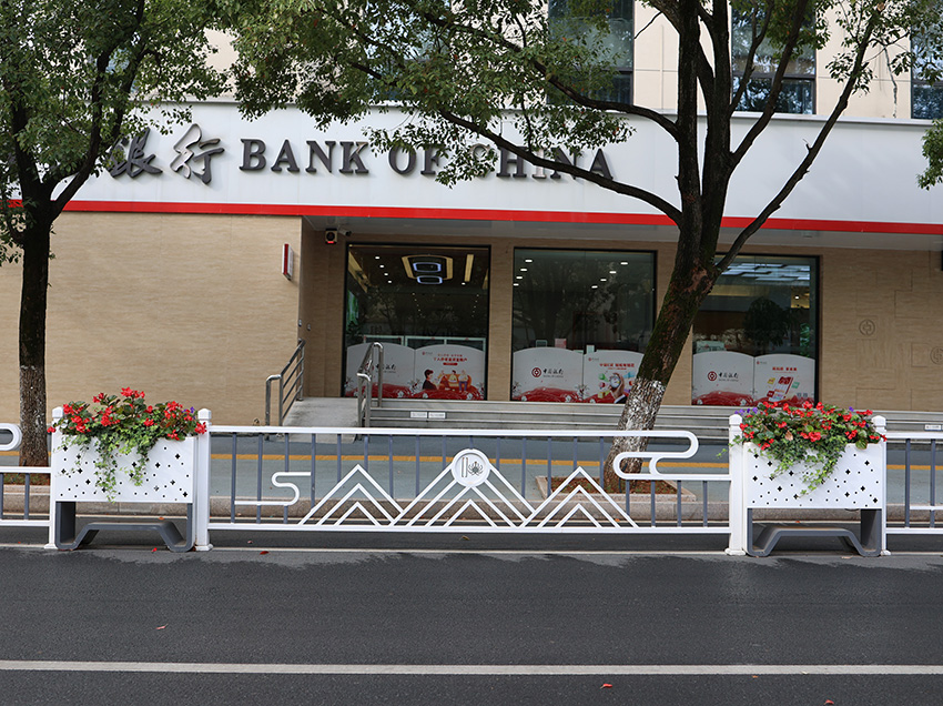 山水印象花箱不锈钢花箱护栏花箱案例